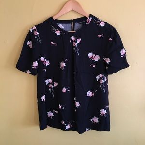 ON SALE!  Cute French Connection Floral Top Size 4
